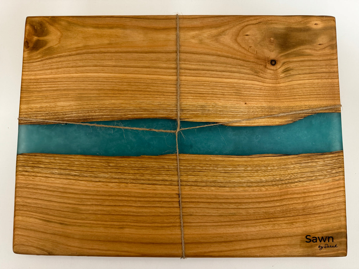 Sawn by Sarah Cherry & Kingfisher Resin Serving Board