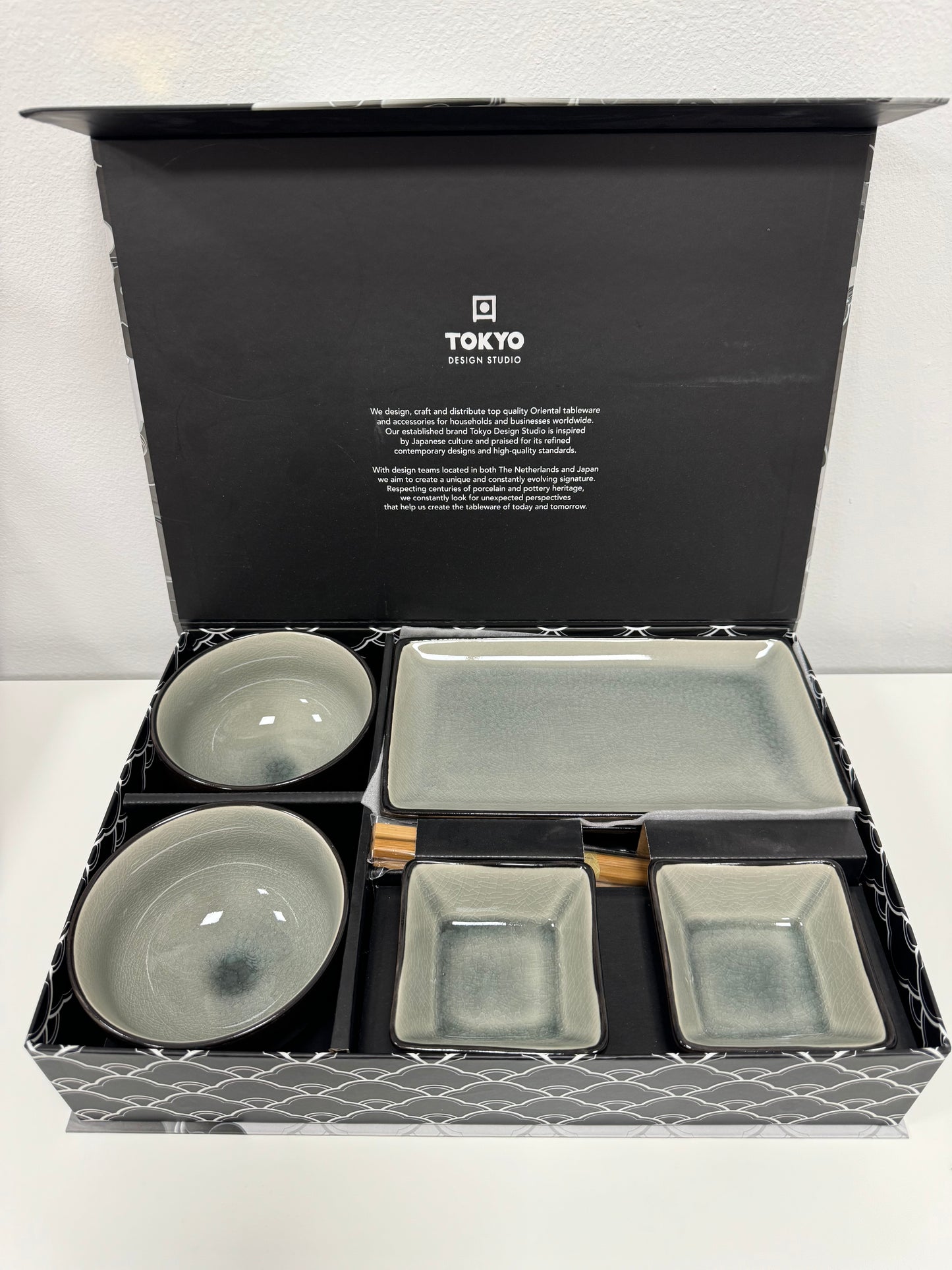 Olive Glassy 8 Piece Sushi Gift Set